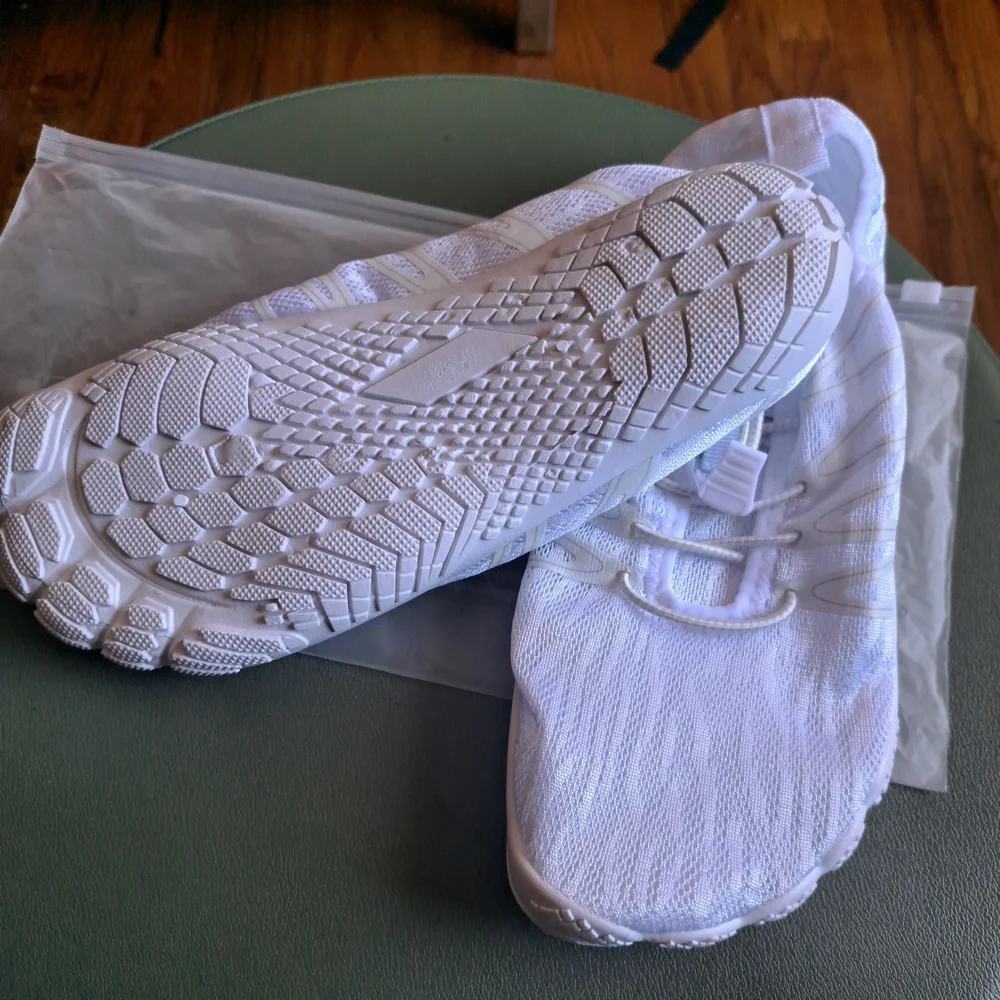 Racqua Water Shoes WZ1117 White Slip On Barefoot Aqua Socks Size 38‎